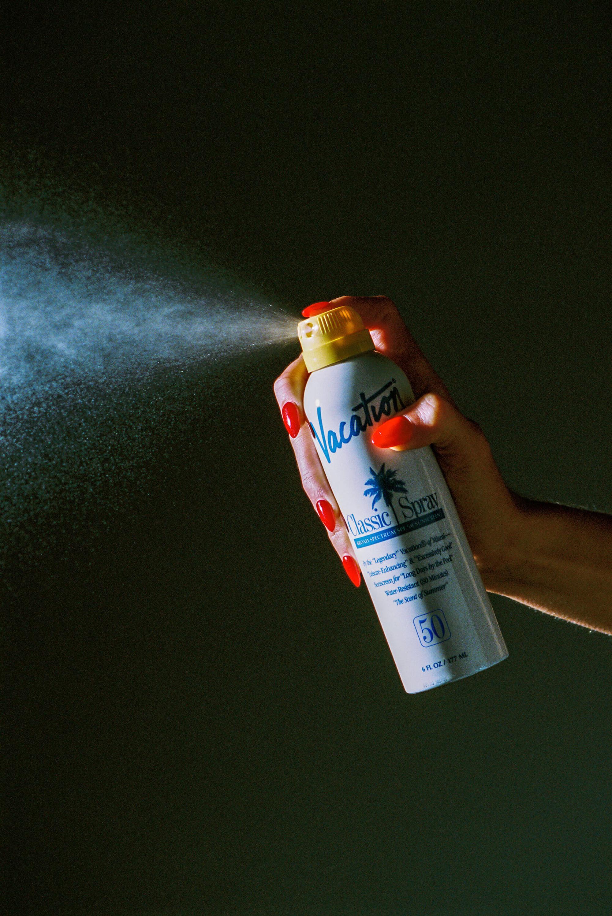 Classic Spray SPF 50 3