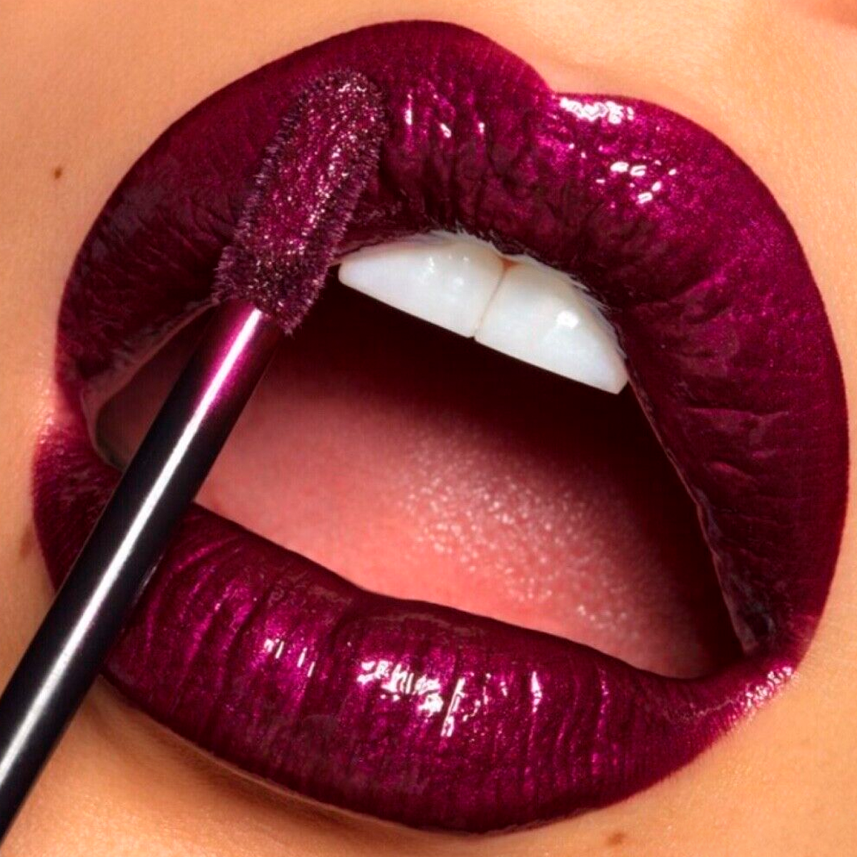 Metal Lip Gloss Amulet 1