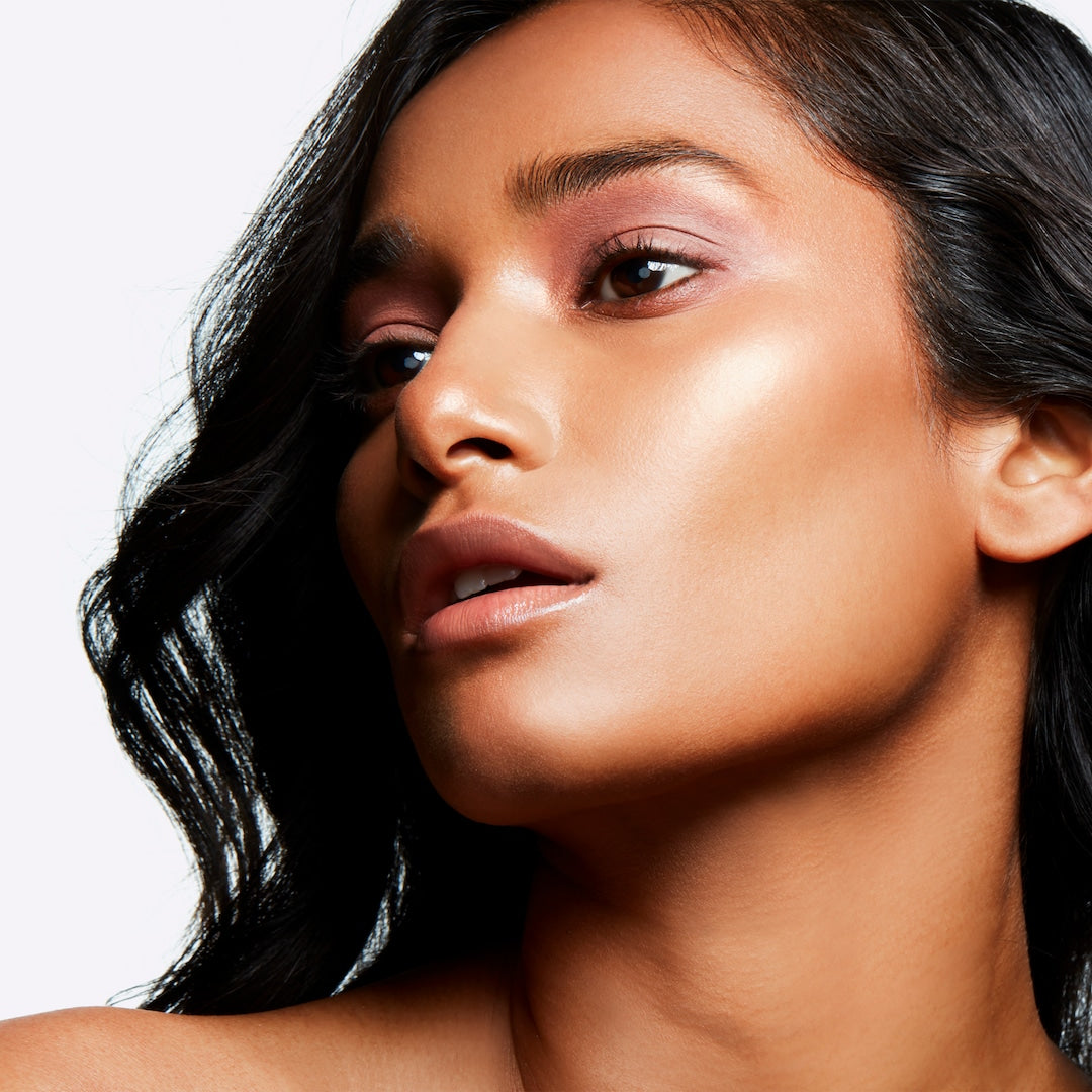Cheeky Bronze Iluminador Mineralize Skinfinish 7